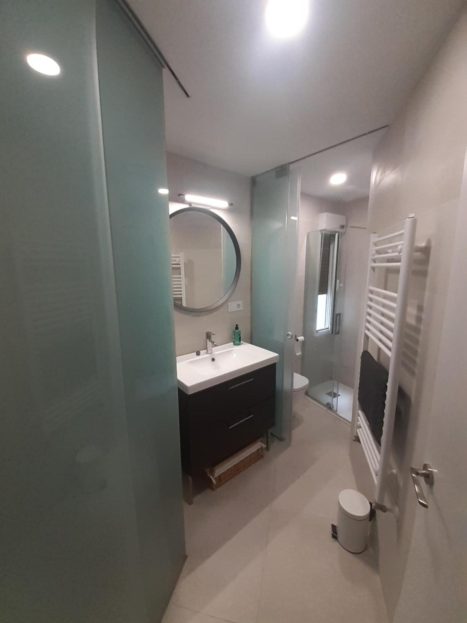 Moderno, céntrico. Perfecto para familias. Vitoria Exterior foto