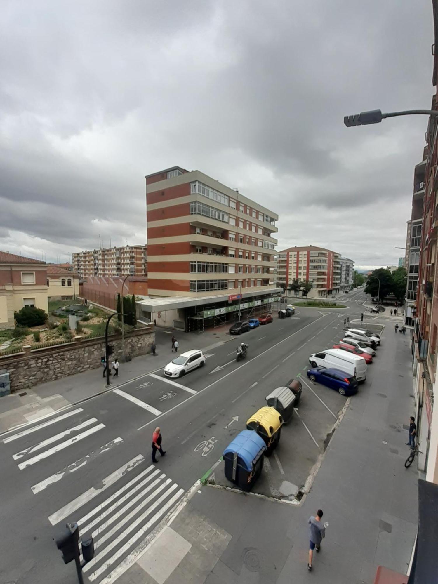 Moderno, céntrico. Perfecto para familias. Vitoria Exterior foto
